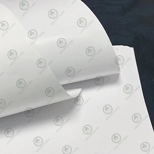 Papel recubierto de peso ligero