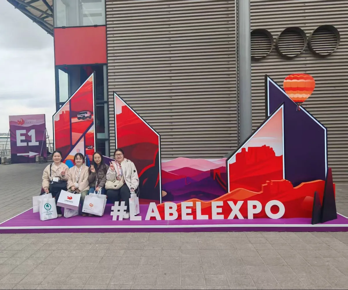 Papel dorado en Asia Label Expo 2025