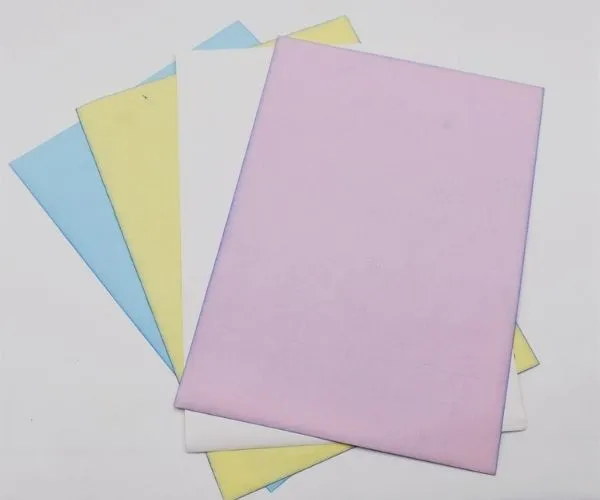 ¿Por qué el papel de copia sin Carbonless se realiza mal en clima frío?